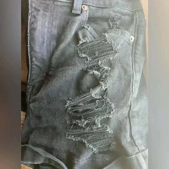 American Eagle Ripped Distressed black stretchy denim jean mom shorts size 4 - Picture 5 of 7